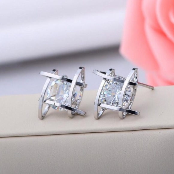 NEW Silver Solitaire Caged Diamond Stud Earrings - Picture 7 of 8
